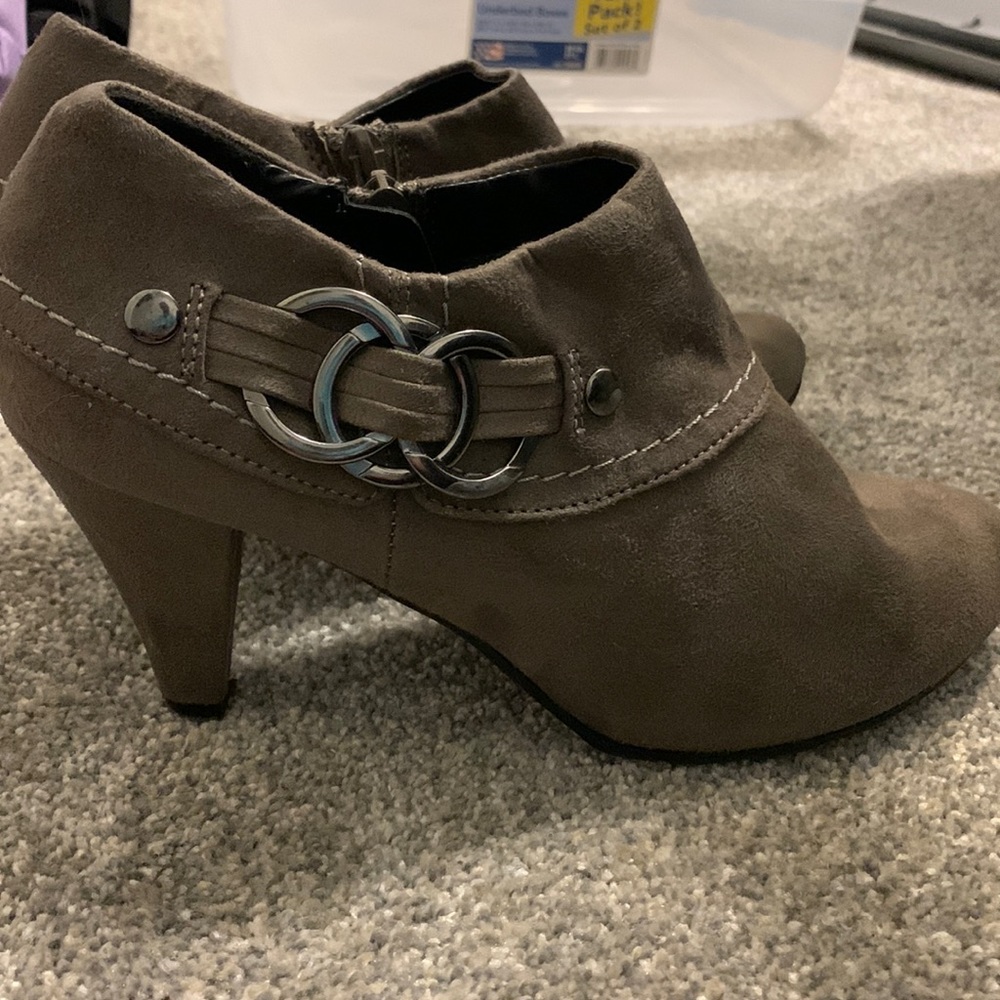 Grey size 8 women’s Booties with heel
